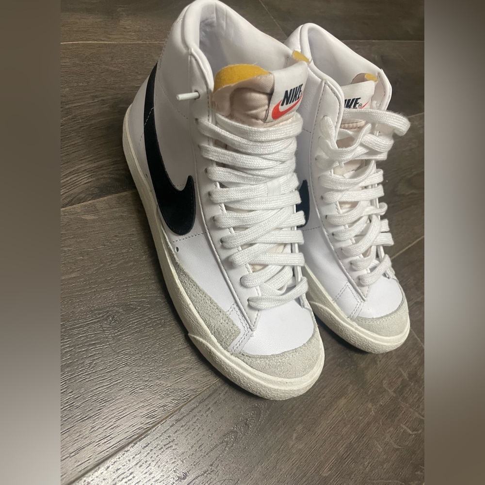 Nike women’s blazer mid 77’s high top casual white and black worn about 3-4x